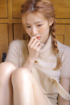 客厅H伦亲女小芳小雪图片